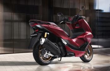 Ban Honda PCX 160 Pakai Ring Berapa? Cek Informasinya di Sini